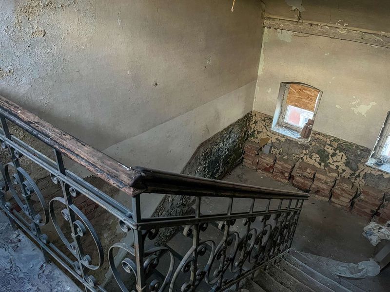 Stadtteilprägendes, großes Eckhaus zur Sanierung